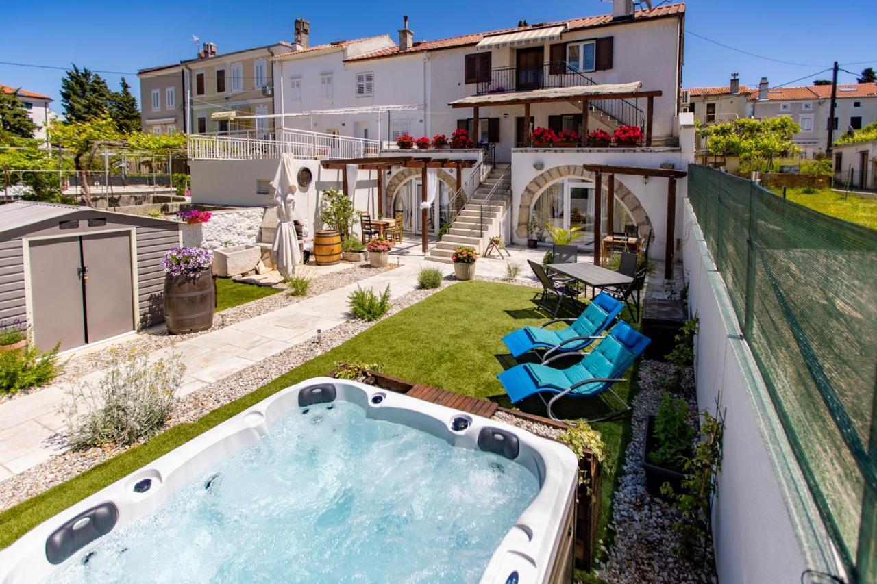 Apartments Mikulin Family Punat Exterior foto